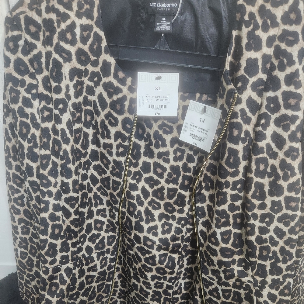 Skirt suit